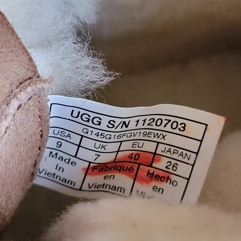 UGG Weylyn Suede Boot - Picture 7 of 8